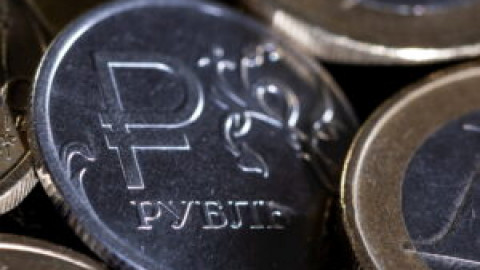 Rouble Slumps Over 10 Percent to Near 2-Week Low as Russia Slashes Rates Again
