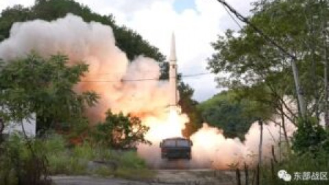 Chinese Aircraft, Warships Cross Median Line in Military Drills After Pelosi Visit