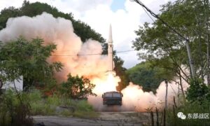 Chinese Aircraft, Warships Cross Median Line in Military Drills After Pelosi Visit