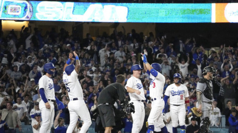 Freeman Wins It in the 11th as the Dodgers Edge the White Sox 5–4 to Salvage Series Victory