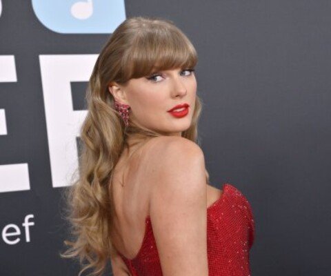 Selena Gomez, Brittany Mahomes celebrate Swift’s music milestone