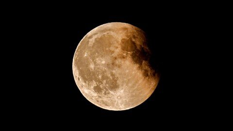 ‘Blood moon’ captured in photos across the world