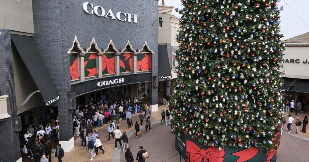 Shoppers in California plan to splurge this holiday season — out of fear