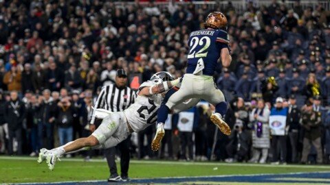 Navy goes for it, beats Army on 4th-and-goal TD