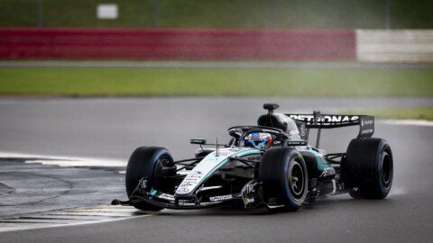 Mercedes F1 : Russell séduit par le nouveau moteur de la W17 à Silverstone