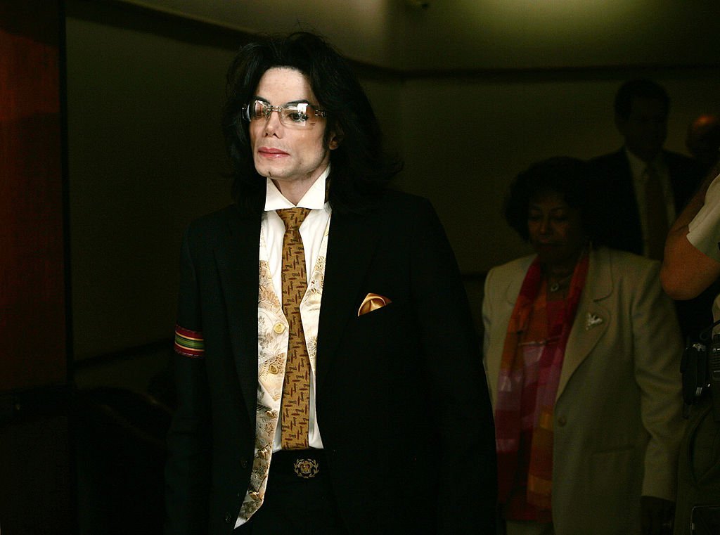 Michael Jacksonâs former PR âabsolutely believesâ singer was gu!lty of child @buse after finding magazine