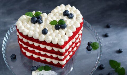 Valentine’s Day Restaurant Deals You’ll Love: Heart-Shaped Pizzas, Sweet Sips, Special Menus, Diamond Giveaways, Weddings and More!