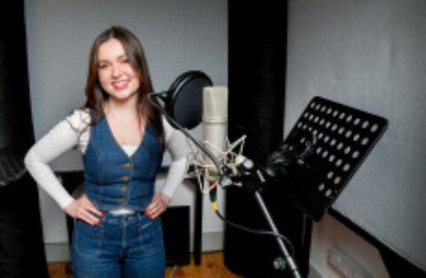 Is í glór Gaelach Isibéal a bheidh le cloisteáil ar chloigíní dorais na hÉireann as seo amach