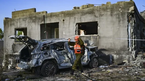 60 Israelis wounded in overnight Iranian missile strike | US tanker plane crashes in Iraq, searches ongoing | Israeli Air Force strikes Hezbollah & Iran