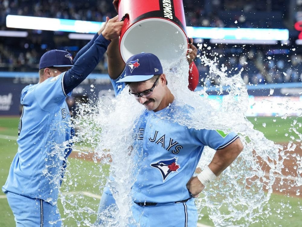 Anthony Stolarz suffers lower body injury early in Leafs game