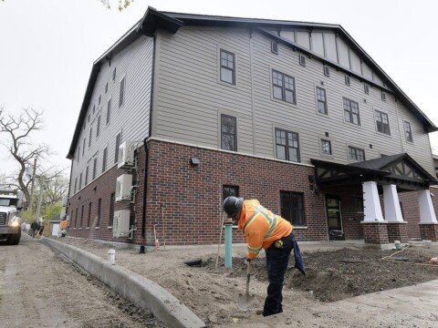 Windsor mayor hits brakes on development charge breaks