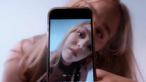 Hanna Andrea Unveils Music Video for “Get Off Your Phone”