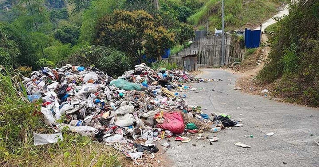 Water pollution feared as garbage is dumped near Cebu City ravine