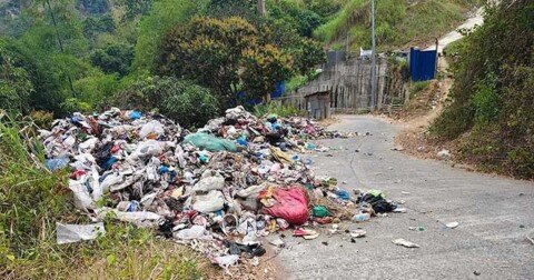 Water pollution feared as garbage is dumped near Cebu City ravine