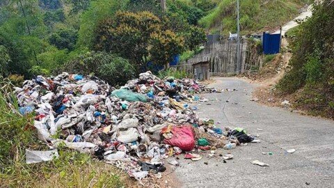 Water pollution feared as garbage is dumped near Cebu City ravine