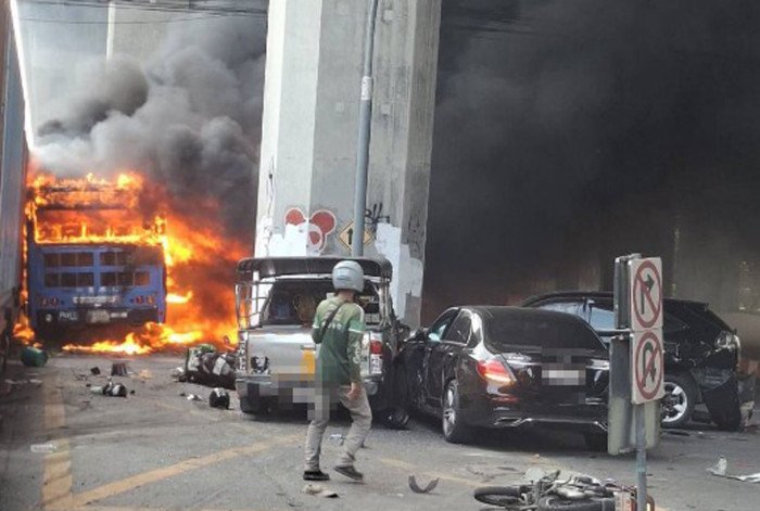 At least 8 dead in Bangkok bus-train collision