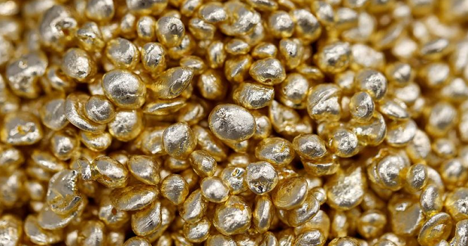‎Gold falls at close, posts weekly loss of over 3%