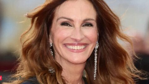 Movie dialogue of the day by Julia Roberts: ‘I guarantee there’ll be tough times. At some point, one or both of us is gonna want to get out. But if I don’t ask you to be mine, I will regret it for the rest of my life’; Runaway Bride actress’ dialogue on w