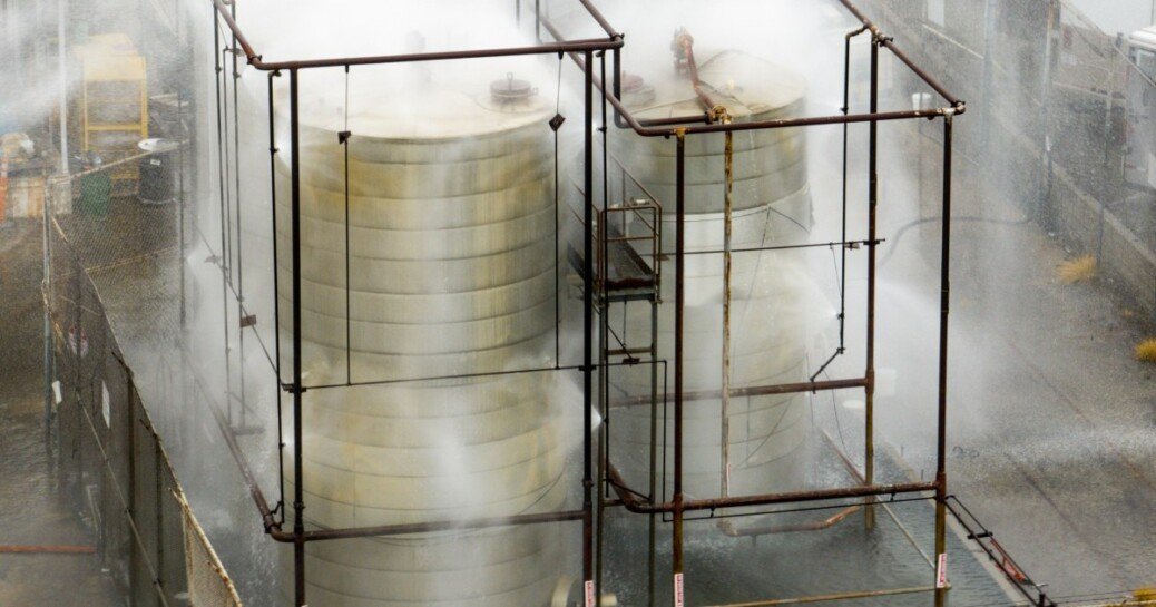 Potential crack on California toxic chemical tank may ease pressure as officials race to prevent explosion