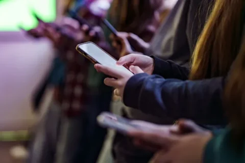 U.K. outlines plans for teen social media ban