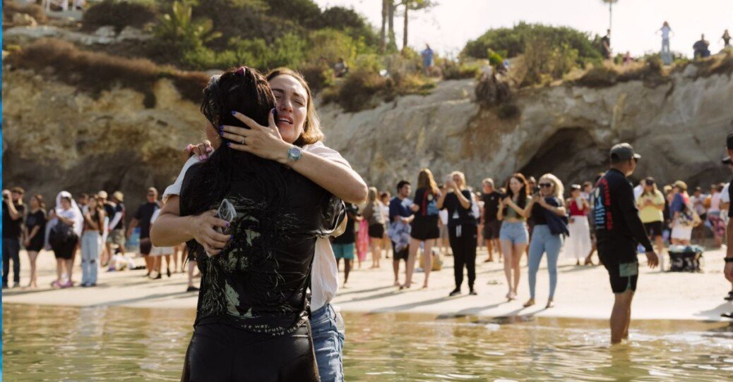 800 Baptized at Historic Pirate’s Cove in Powerful Declaration of Faith