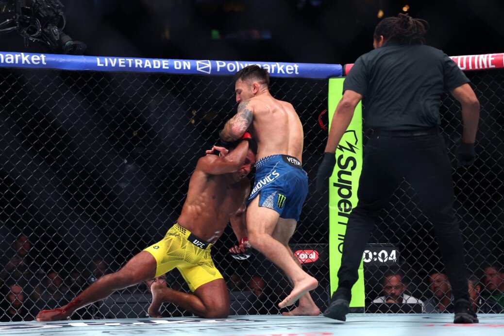 Edson Barboza settles debate over Herb Dean’s UFC 330 stoppage with ‘thank you’ message