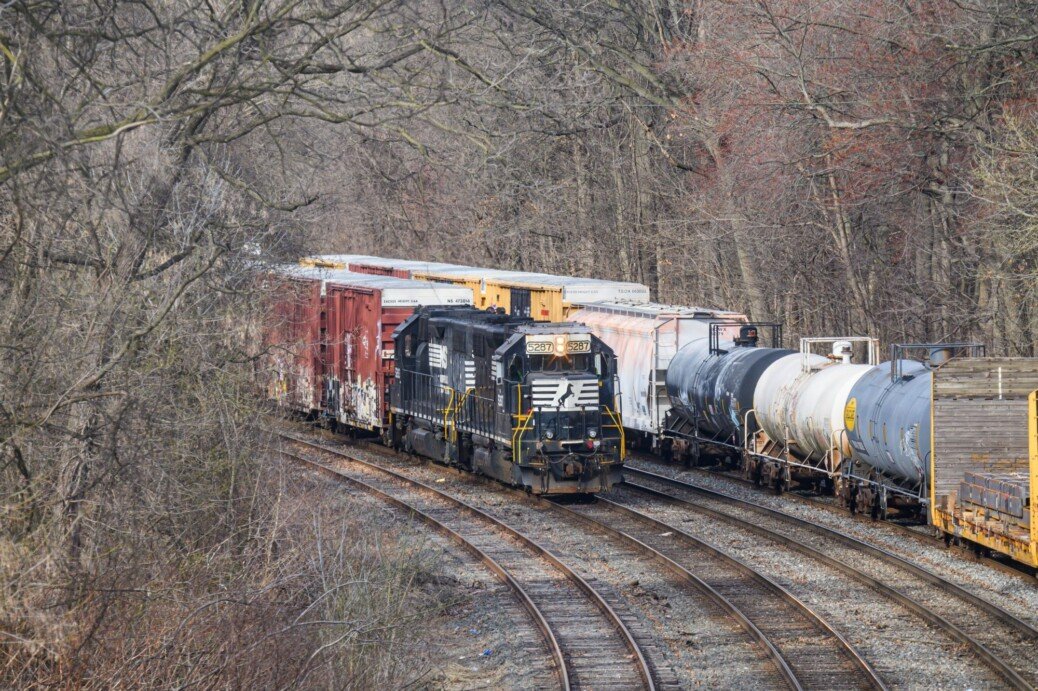 How cruise control and book-and-claim can decarbonize US railroads