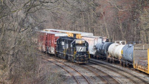 How cruise control and book-and-claim can decarbonize US railroads