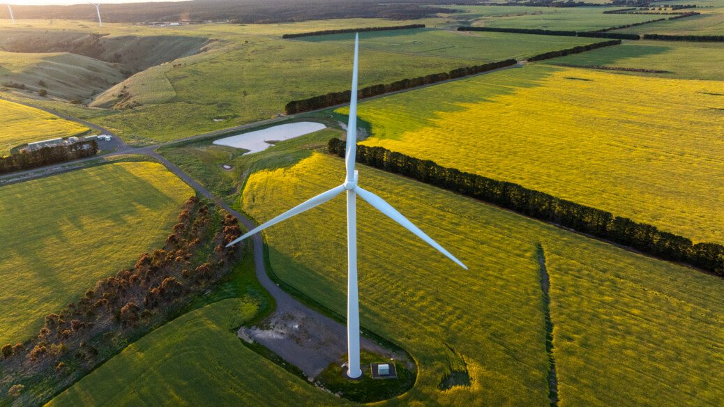 Why Modern Wind Turbines Turn Clockwise – But Traditional Dutch Windmills Didn’t