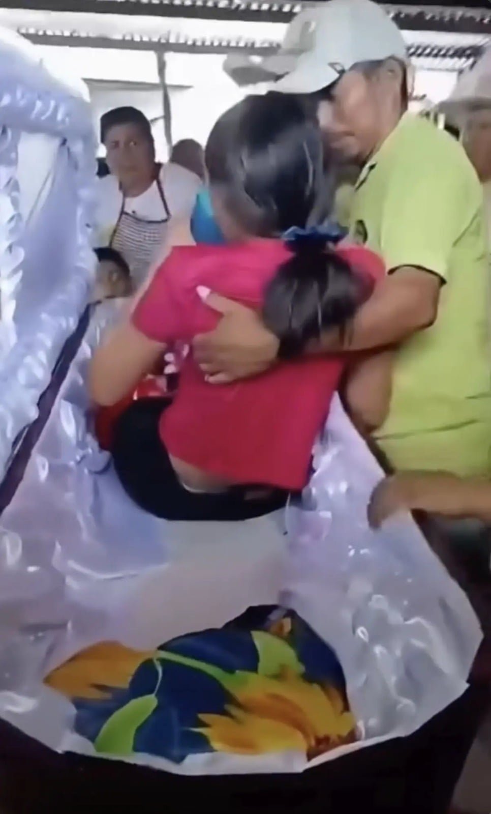 Guatemala: Drama as teen wakes up in coffin during her own funeral