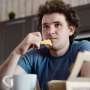 Living alone riskier for young and middle-aged adults than seniors, study indicates